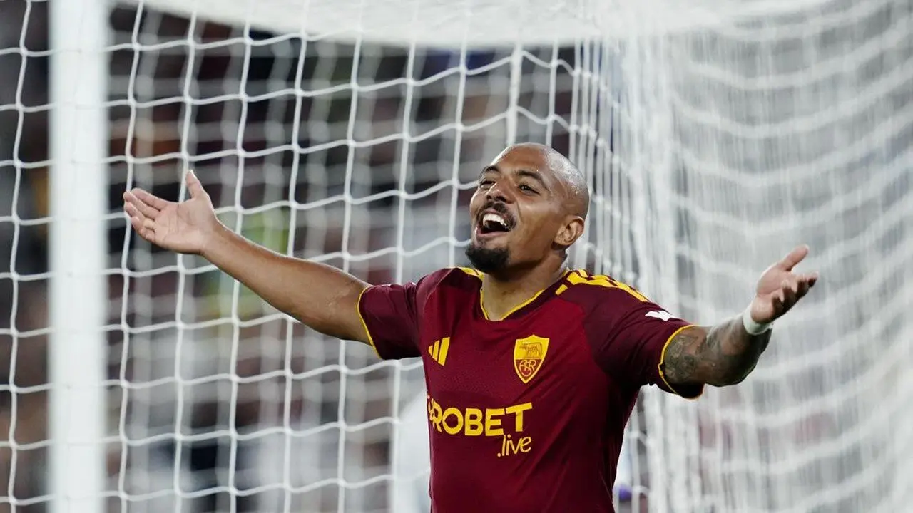 Donyell Malen Hat-trick, AS Roma Puncaki Klasemen Serie A